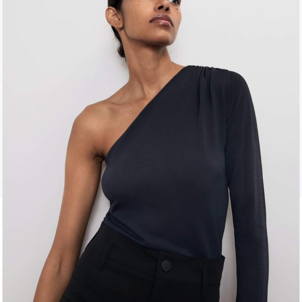 Flattering NEW Zara One Shoulder Top